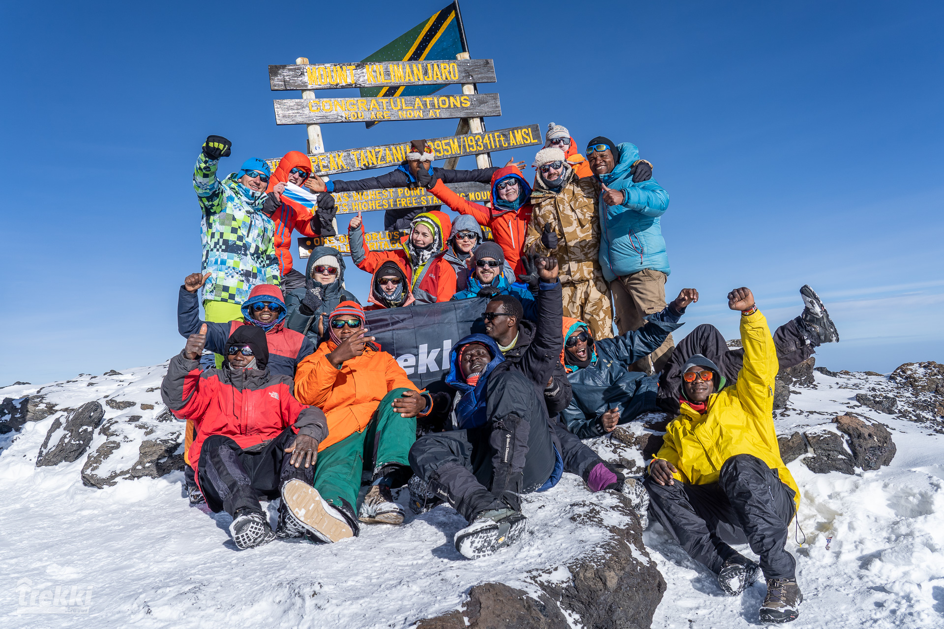 Килиманджаро 5895 м. Восхождение по маршруту Лемошо, водопад Матеруни, кофейная плантация, кормение жирафов, сафари в Амбосели Кения